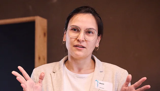A female THRIVE participant giving a presentation