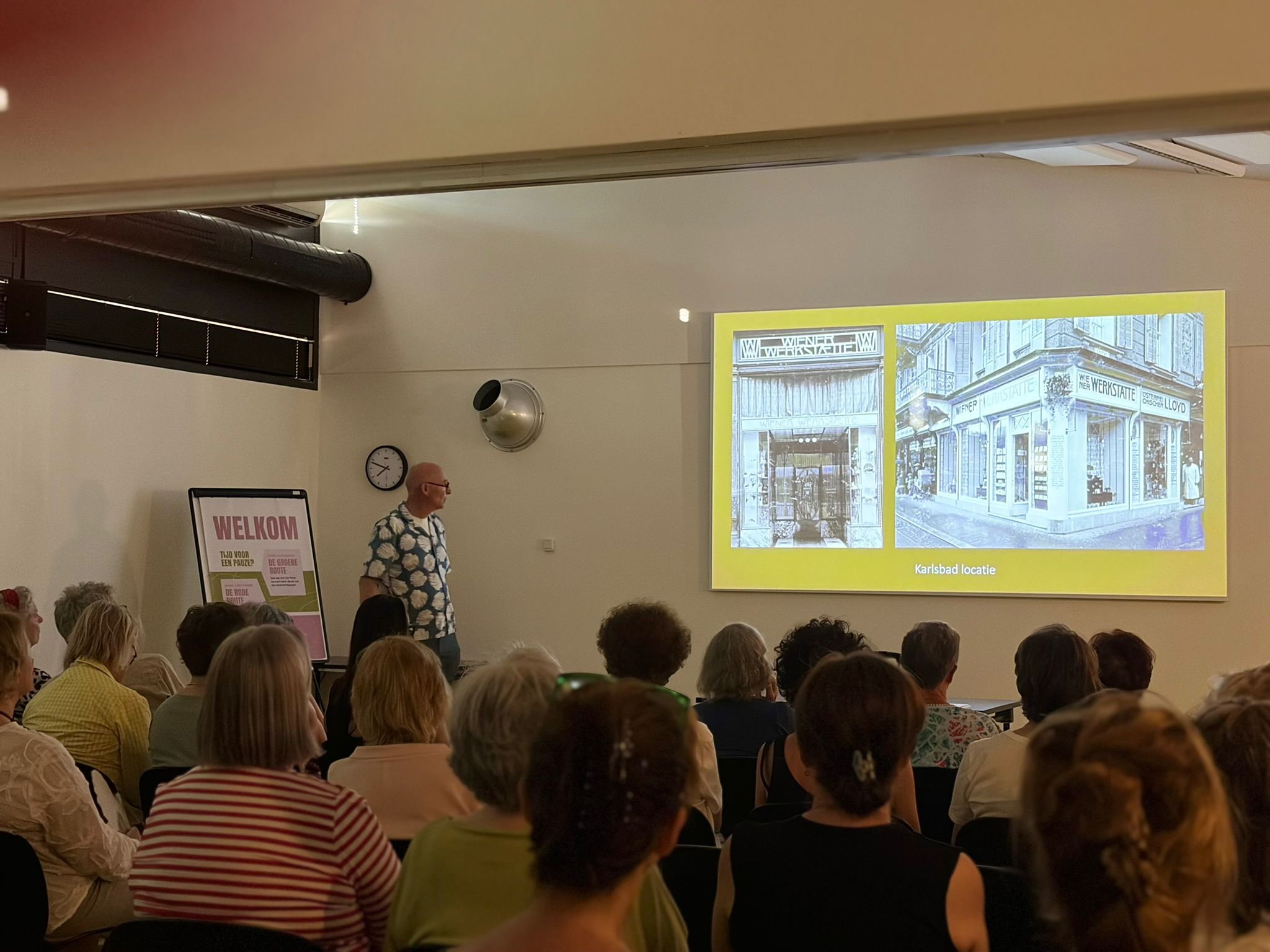 Volle zaal tijdens een College Tour in Maastricht