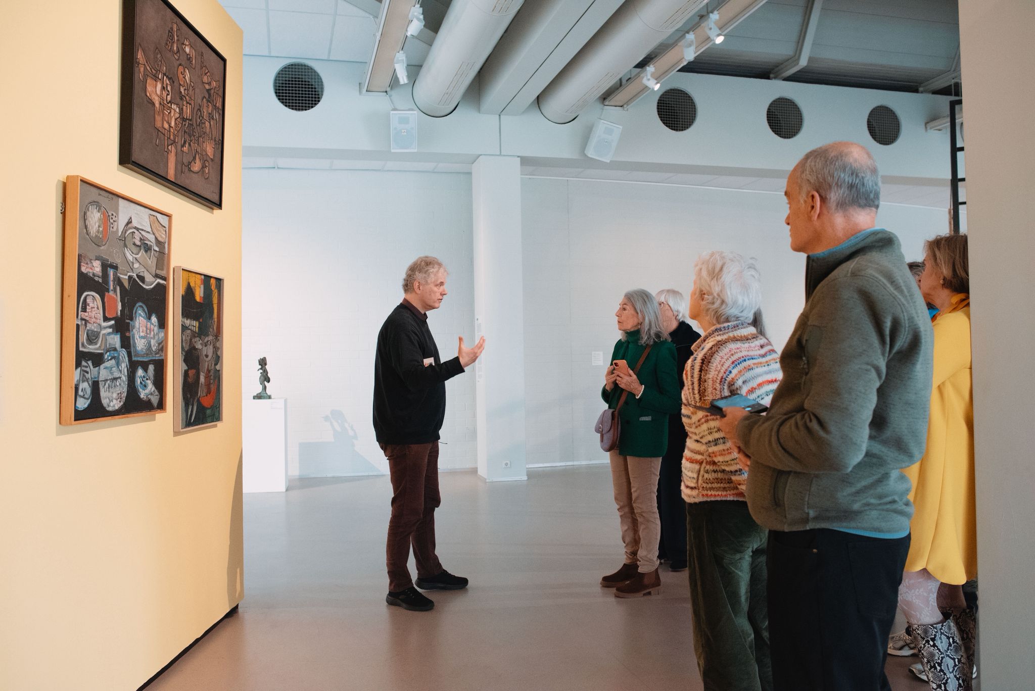 Leden bij een museumrondleiding in Amstelveen