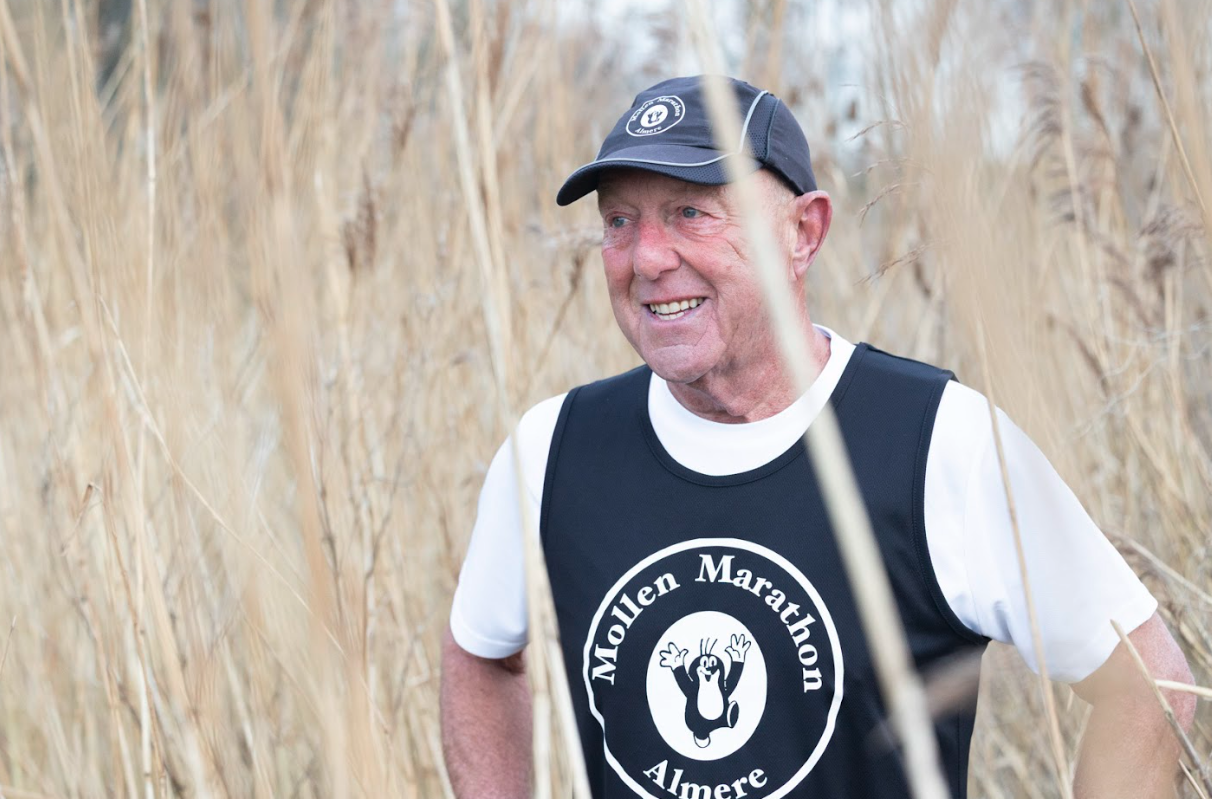 Ben (76) liep meer dan 1000 marathons: “Natuurlijk kan ik op de bank blijven zitten. Maar dan leef ik niet.”