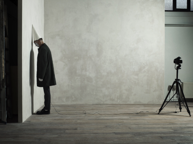 Een perfect beeld van imperfectie: Erwin Olaf in het Stedelijk Museum