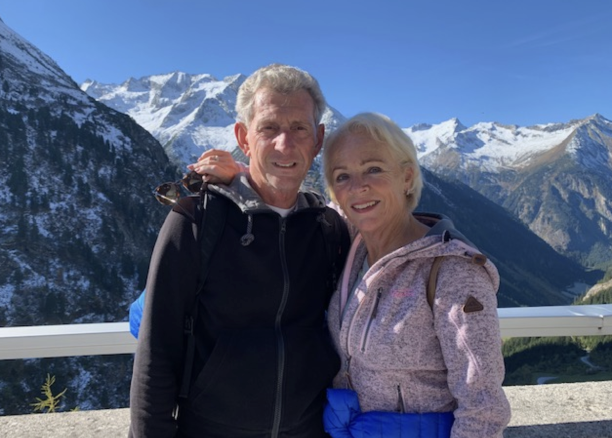 Miriam en Peter zijn reisleiders in hun pensioen: “Je bent nooit te oud voor een leuke (derde) jeugd!”