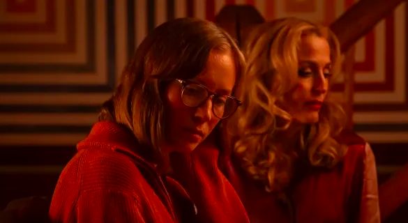Bloed, verlangen en een tweede leven: Gillian Anderson schittert in Teenage Sex and Death at Camp Miasma
