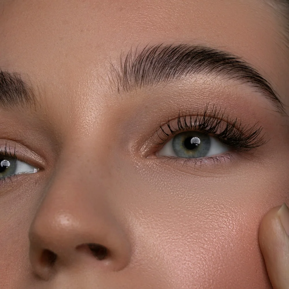 Лайфхаки для выразительных глаз: 3 волшебных продукта вместо сложного макияжа