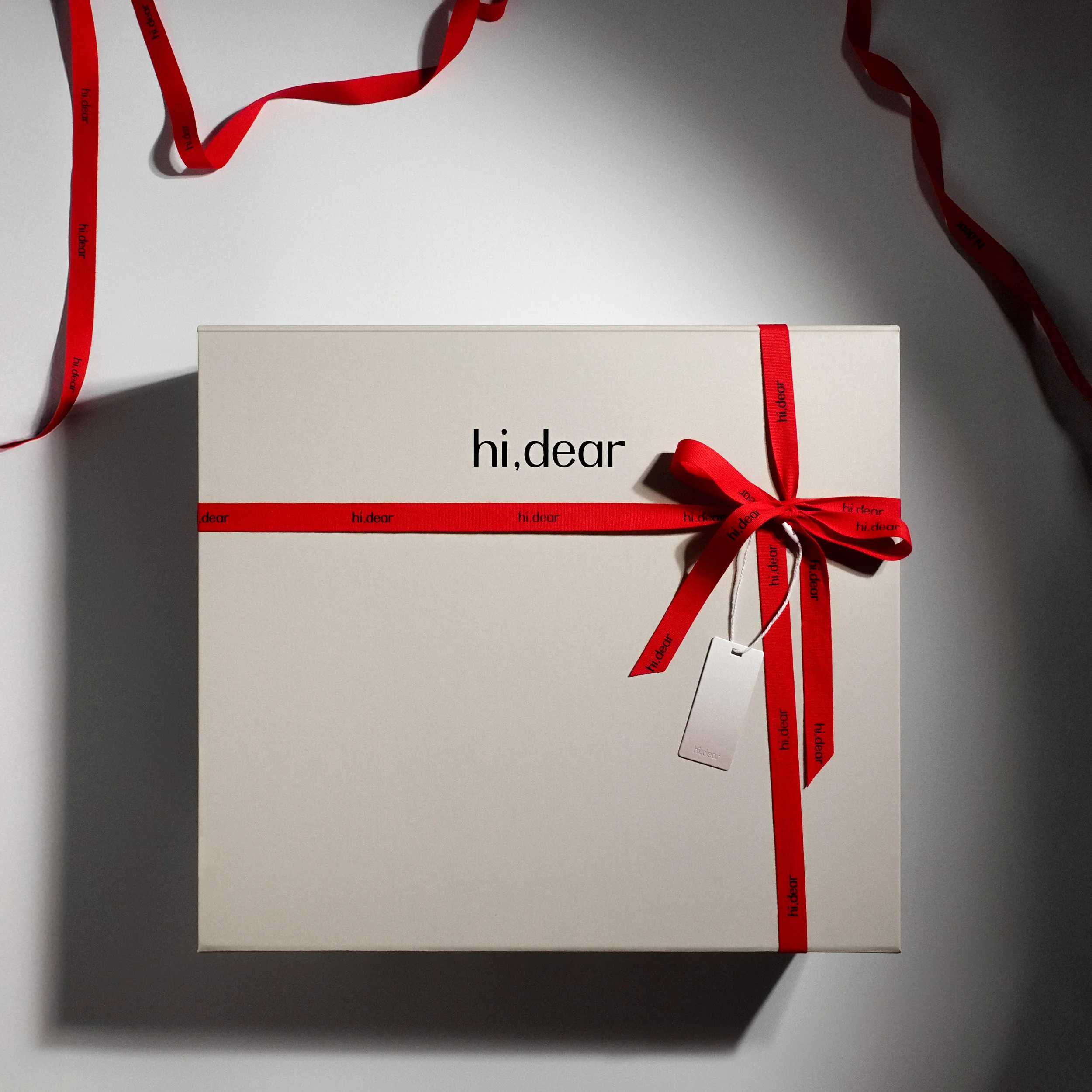 SPF-стик для самых активных, конструктор подарков и добрая новогодняя акция: бьюти-дайджест LUUK