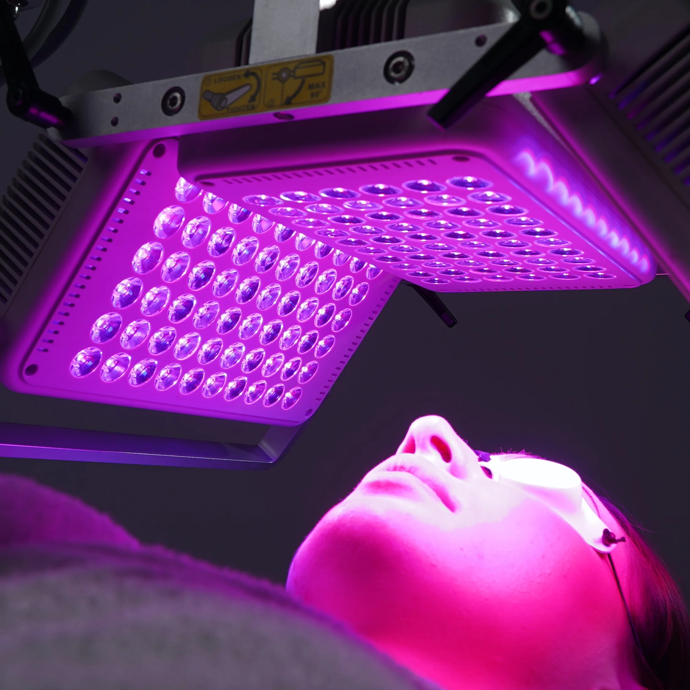 Как LED-терапия помогает восстановиться после косметологических процедур