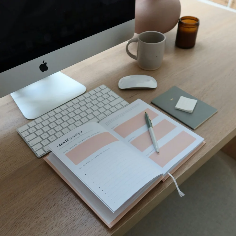 Уход в офисе: как спасать лицо от сухости и сохранять макияж до конца дня