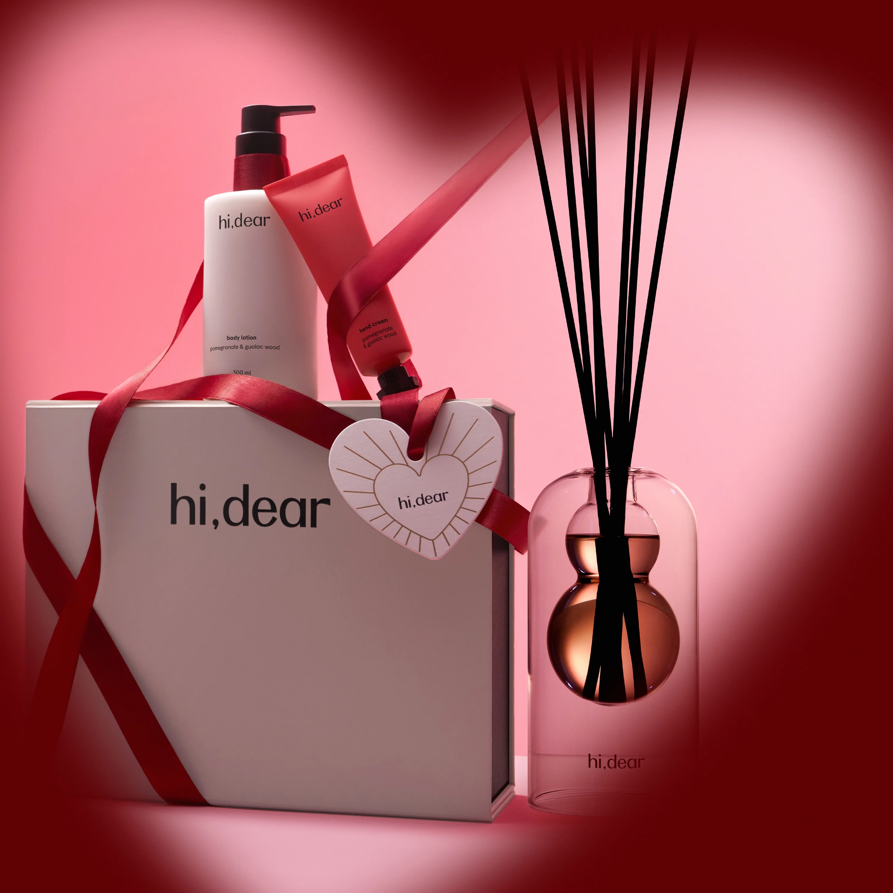 Самые красивые и вкусные предложения к 14 февраля: бьюти-подарки, идеи свиданий и не только