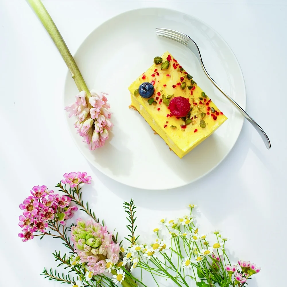 Постоянная усталость, тусклая кожа, апатия и ломкость волос весной  —  почему это не просто «сезонная депрессия»? 