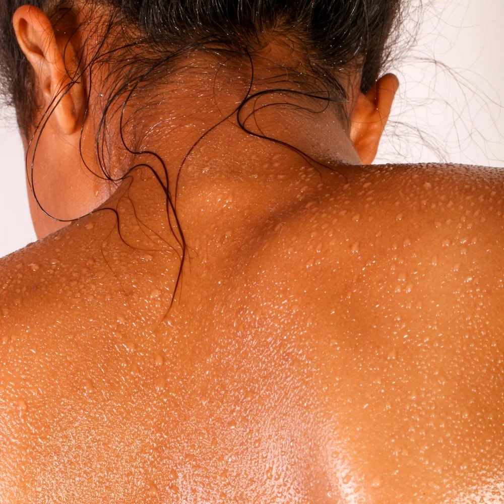 Прыщи на спине и плечах (бакне): причины и лечение