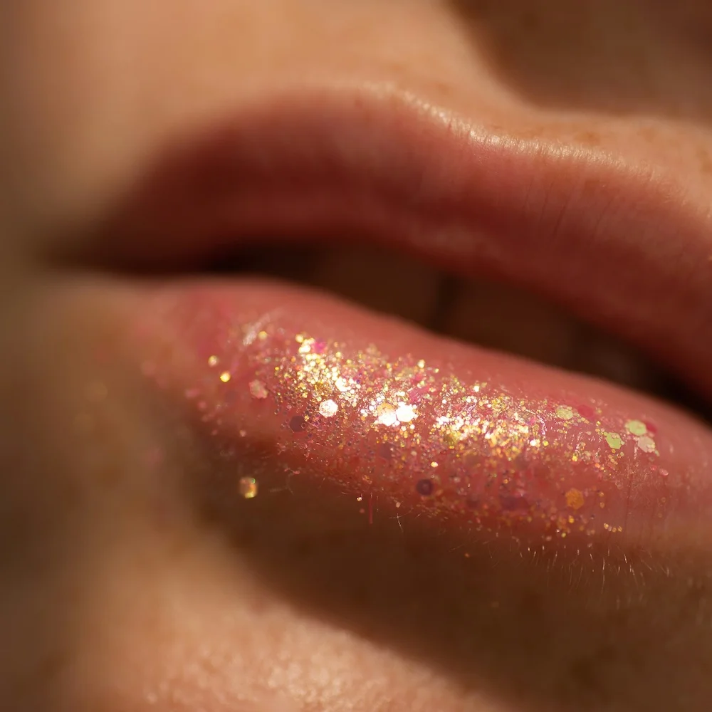 Обветренные губы: что делать, чтобы быстро восстановить кожу