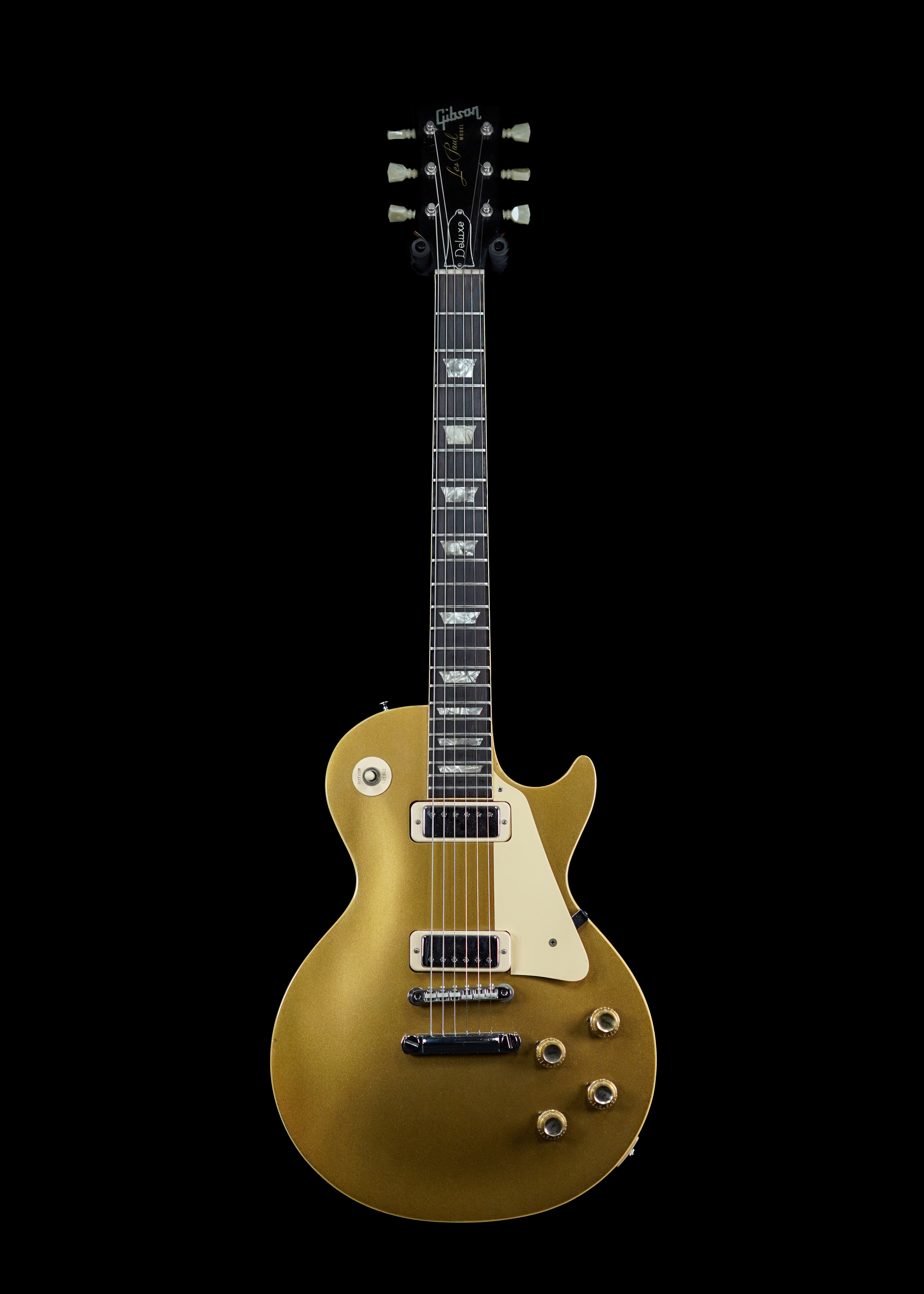 a professional photo of a 1970 Gibson Les Paul Deluxe Goldtop vintage Norlin-era Gibson vintage guitar by Tone Brothers, the best place to sell my vintage Gibson guitar