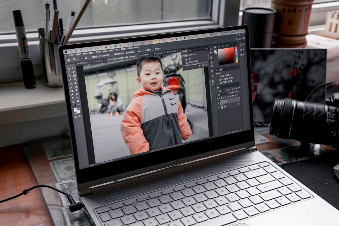 WeChat Desktop untuk Laptop di Tiongkok — Foto oleh 绵 绵 di Unsplash