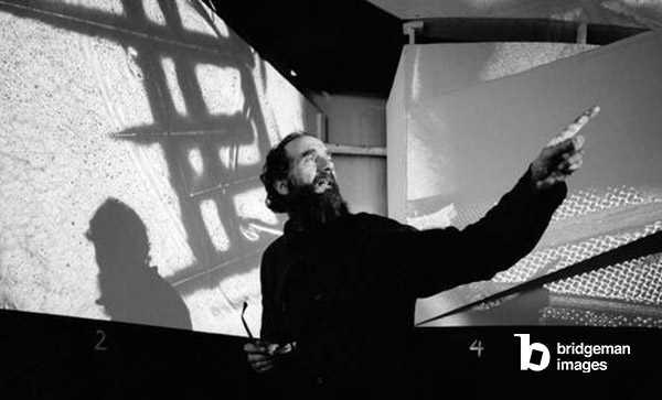 Il pittore Emilio Vedova a Venezia (al lavoro per Expo Motreal) - 1966 © Archivio Arici / Bridgeman Images
