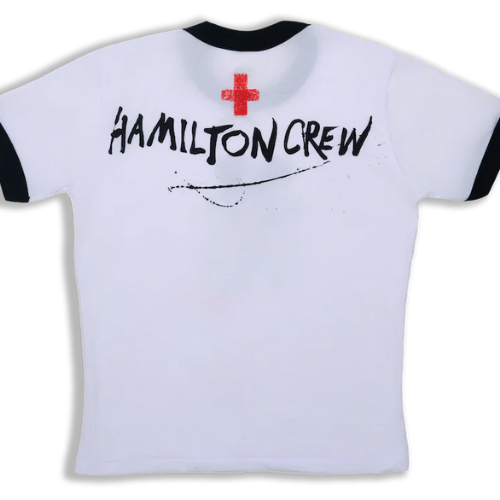 Per questo progetto, Steadman ha prodotto una serie di opere d'arte, loghi e grafiche originali per Plus44, insieme a versioni reinventate delle sue immagini più iconiche.