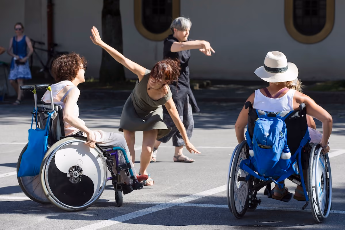 Inklusive Tanzaufführung mit Rollstuhlfahrerinnen beim Bürgerfest 2019.