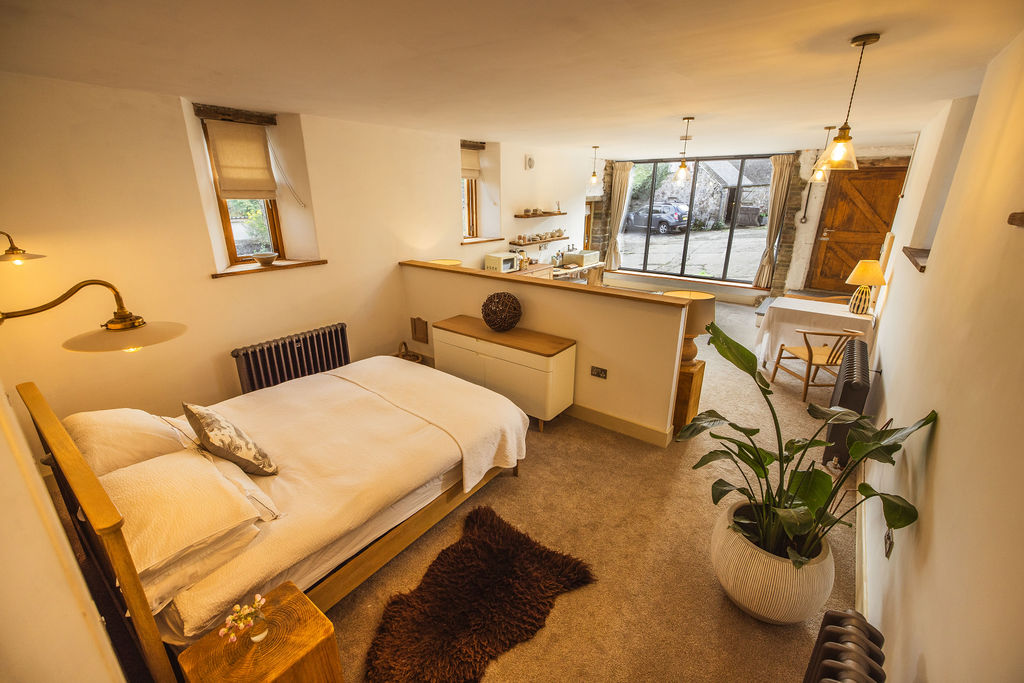 Roll-top bath in The Shippon at Borough Farm, Devon