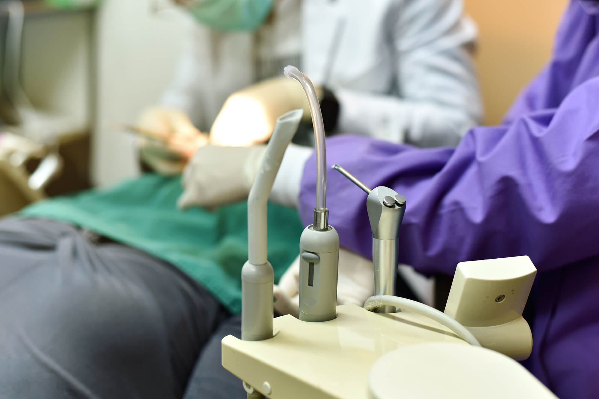 Periodontist in Pompano Beach performing teeth cleaning on patient