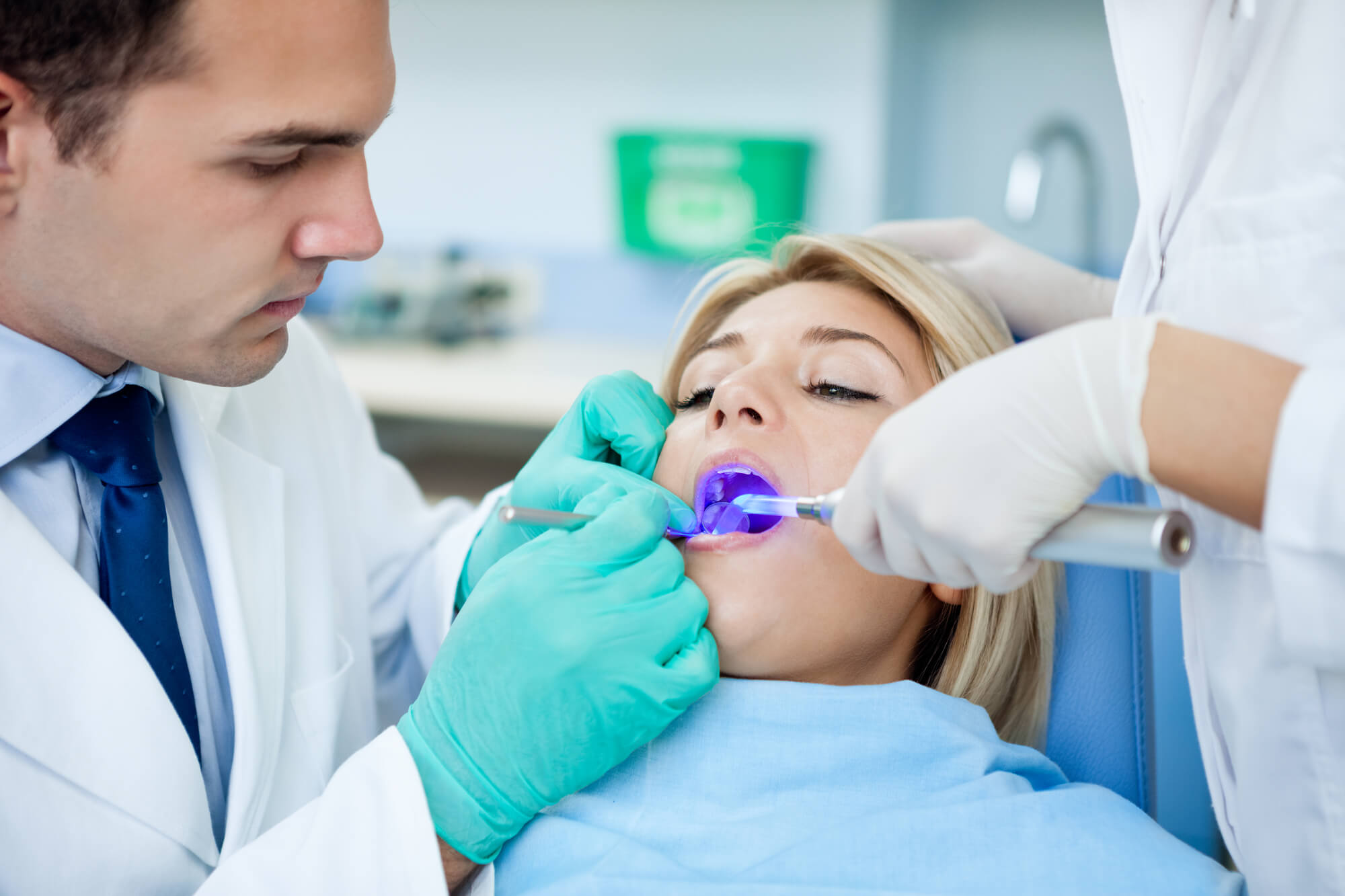 dentist in 33062 works on dental filling