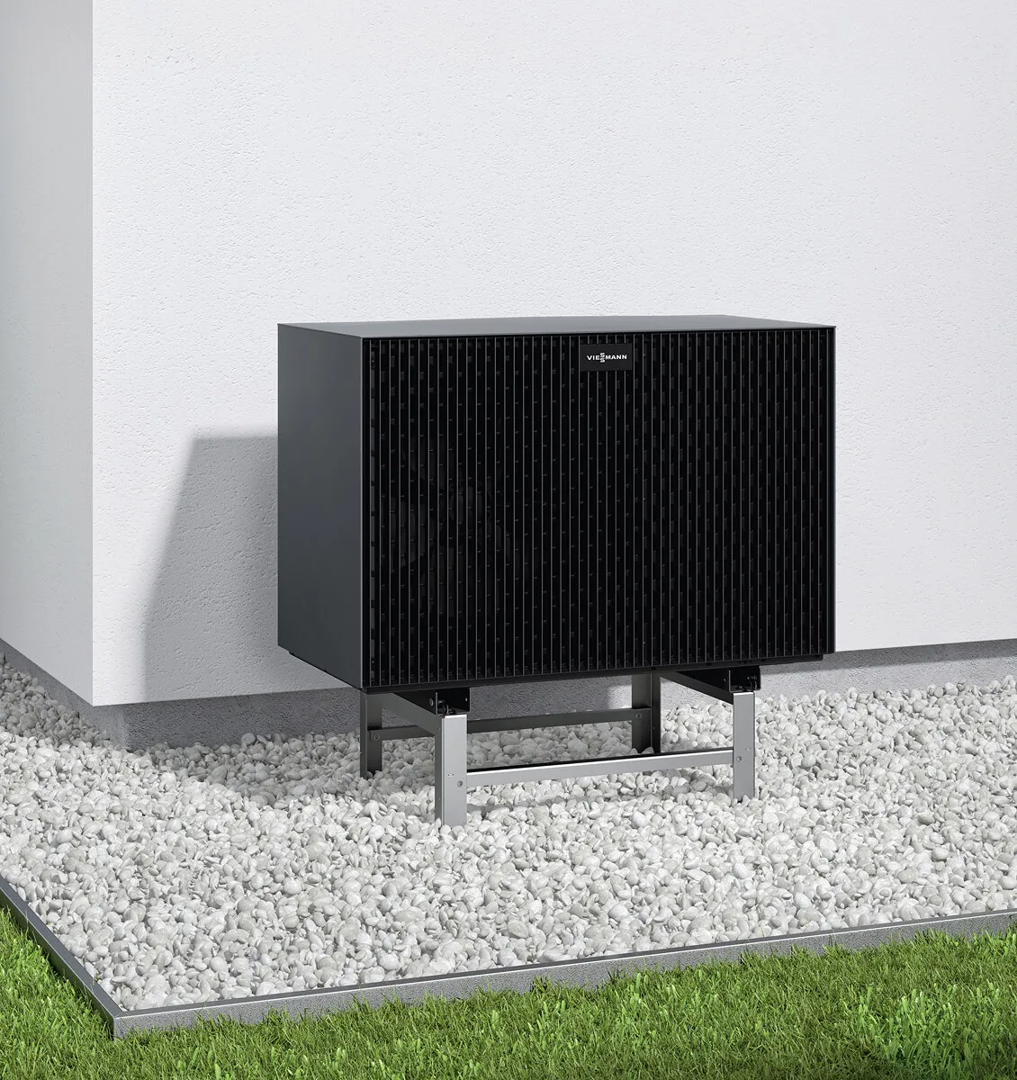 Pompa ciepła przed domem jednorodzinnym