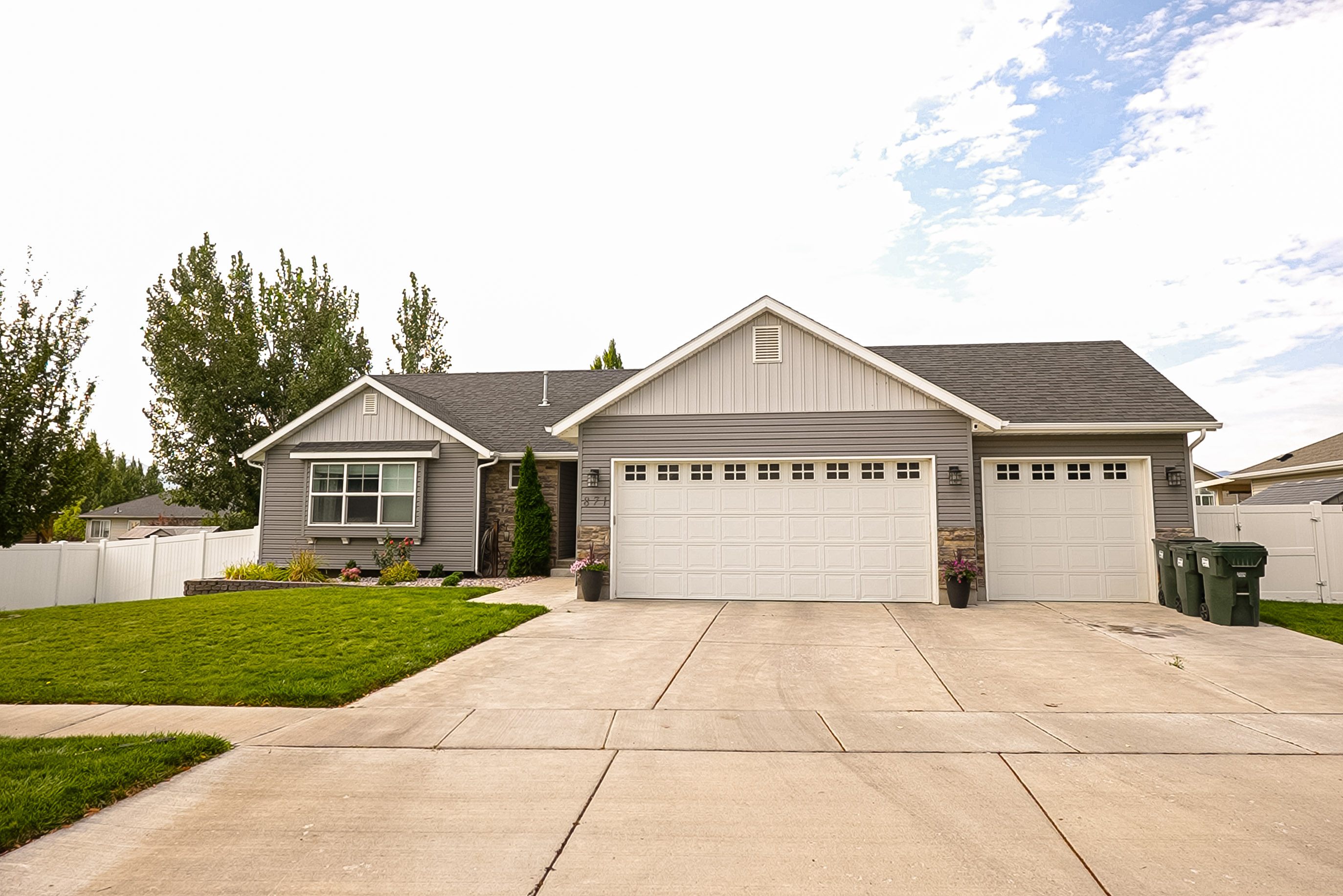 871 Daybreak Dr