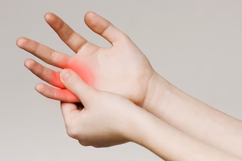 Stiff joints are one of the early arthritis symptoms.