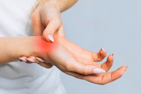 Painful joints are one of the early arthritis symptoms.