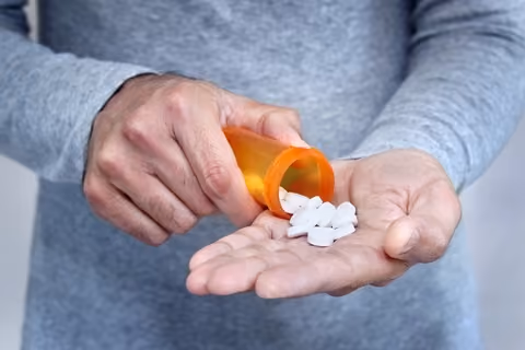 Anti-inflammatory medication is one of the knee inflammation treatment options.