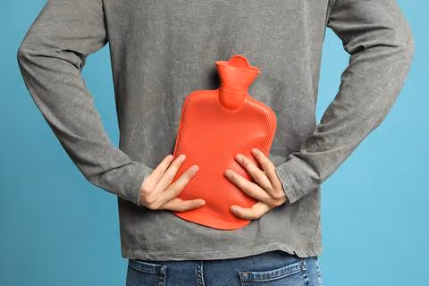 You can use a heating pad to heal a bruised tailbone at home.