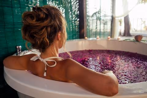 Use a warm bath to relieve bruised tailbone pain.