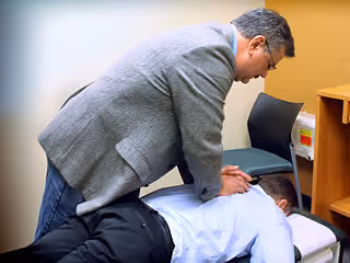 When to See a Chiropractor: 5 Signs
