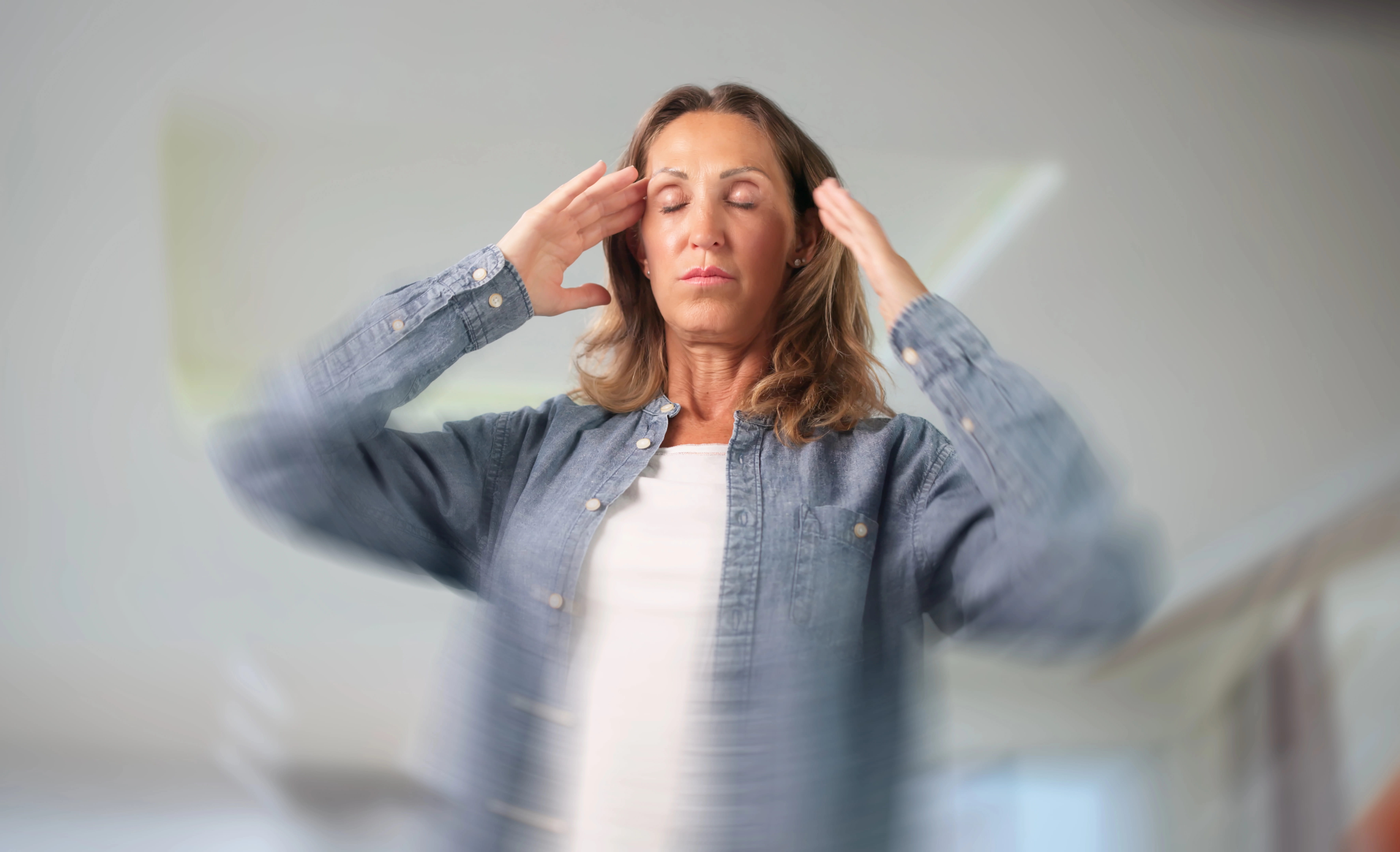Woman experiencing dizziness and vertigo symptoms that may be treated with vestibular physiotherapy