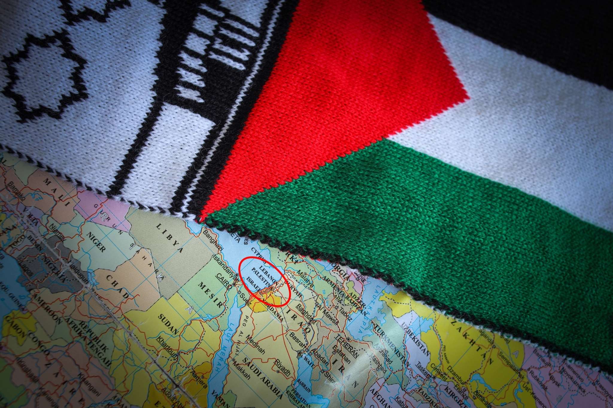 La Francia guida il riconoscimento della Palestina. Ma cosa vuol dire in concreto?