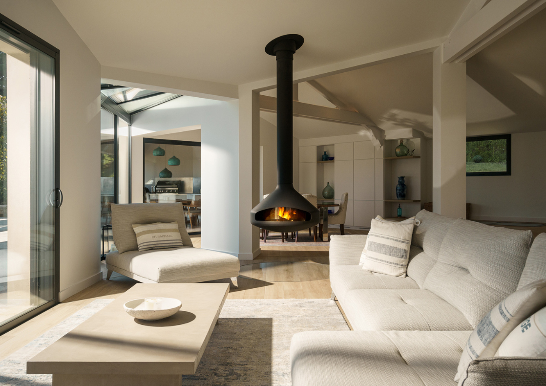 Domofocus floating fireplace in contemporary living space