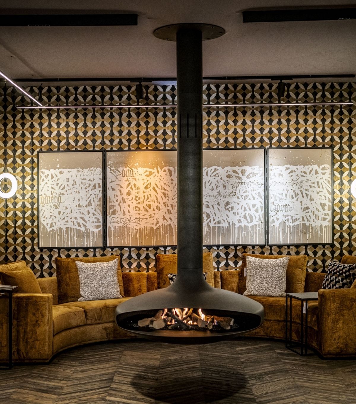 Gyrofocus bioethanol black fireplace in a hotel lounge