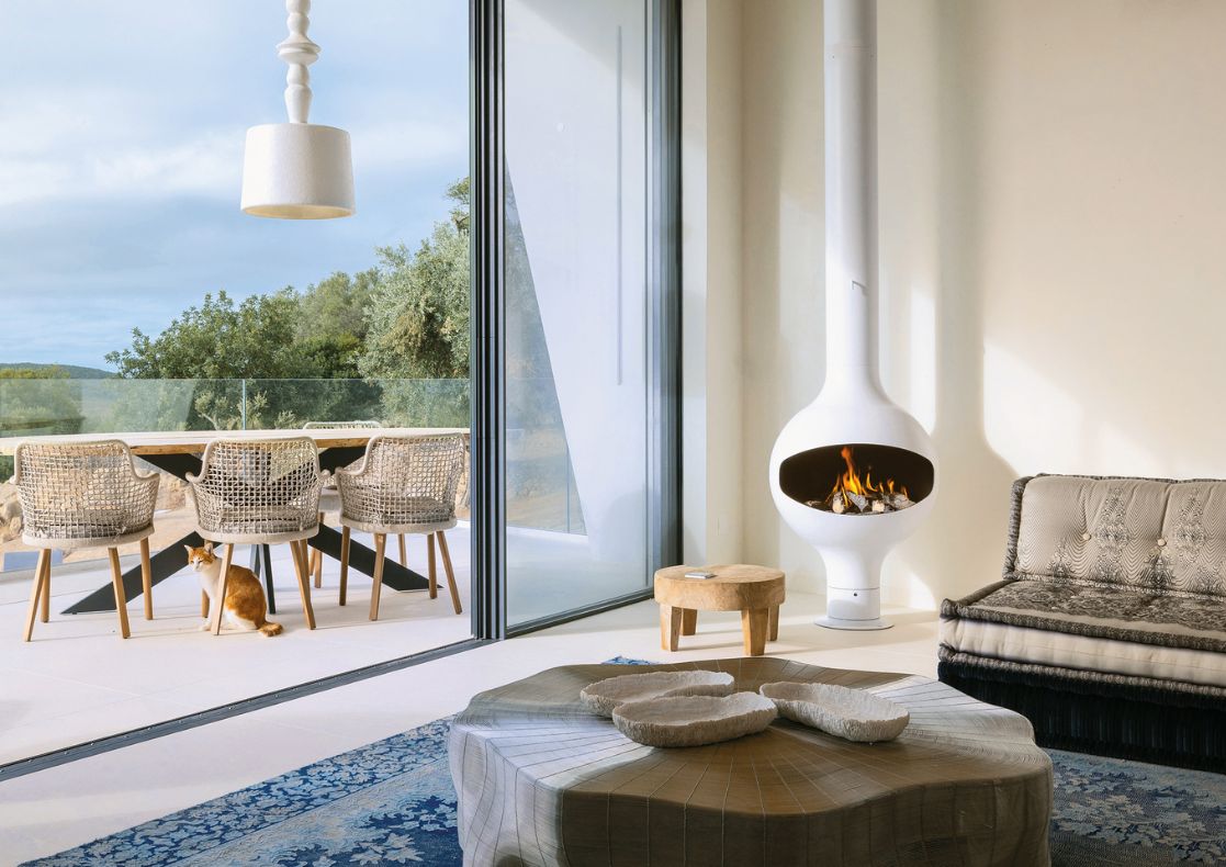 Bathyscafocus corner gas fireplace in an apartment