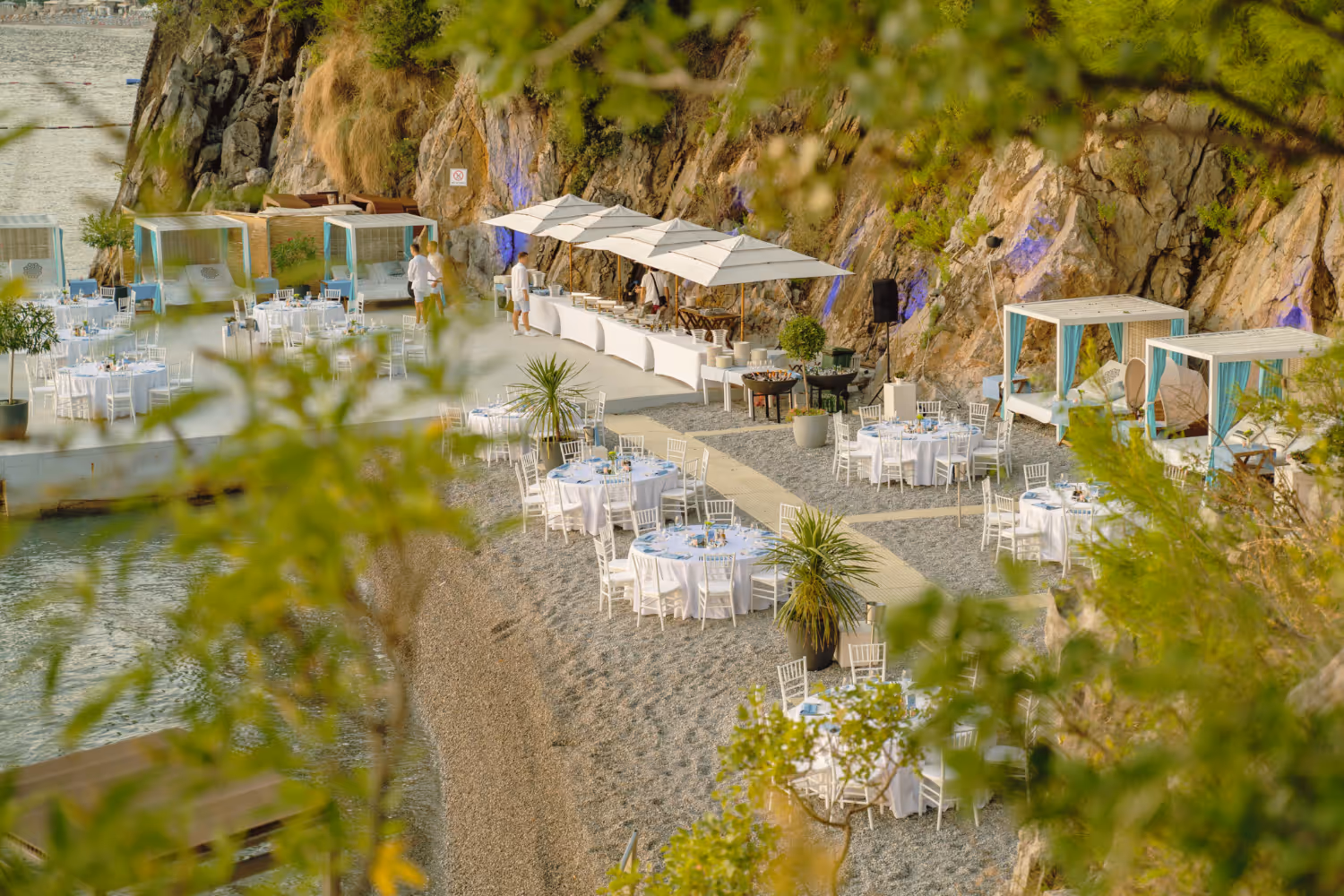 Table set-up for MICE events and corporate celebrations at Escape Beach & Restaurant at Dukley hotel in Budva. 