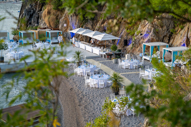 Table set-up for MICE events and corporate celebrations at Escape Beach & Restaurant at Dukley hotel in Budva. 