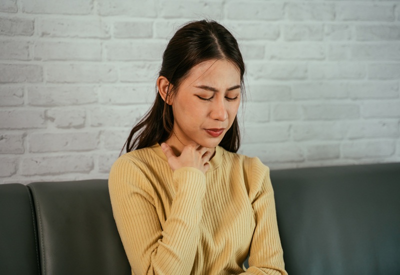 Bệnh nhân sùi mào gà ở vùng họng có hiểu hiện khàn giọng, khó nuốt
