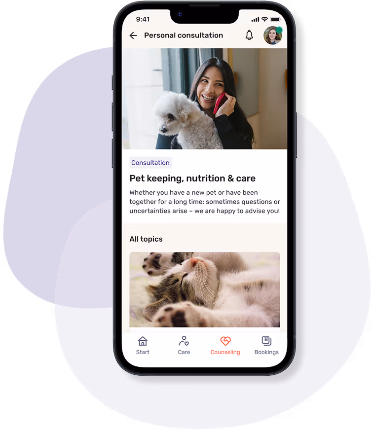 App view for personal advice about pets. In the upper area, a woman is seen with a small white dog in her arms. This is followed by a consultation on husbandry, nutrition and care as well as a picture of sleeping kittens.