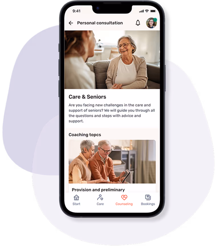 App view on personal advice for senior care. An elderly woman talking to a counselor is sitting on a sofa. This includes assistance with care issues and specific consulting topics.
