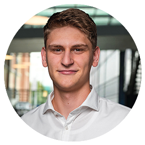 Portrait von Florian Blickle, einem Business Development Manager, welcher sich mit der Frage beschäftigt, wie das Bauen im Bestand wirtschaftlich, ökologisch und praktisch besser umgesetzt werden kann