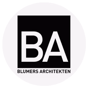 Logo von Blumers Architekten, einem 1998 gegründeten Architekturbüro, welches anspruchsvolle Projekte im Bereich Wohnen, Gewerbe und Schulbau entwickelt und baut.
