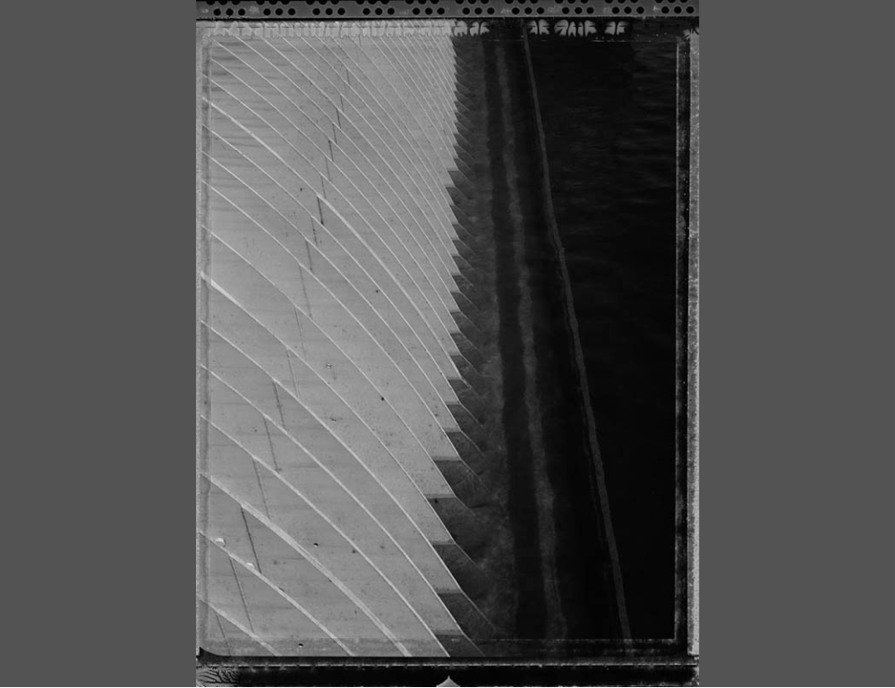 Millerton Lake Dam, CA, USA, 2001