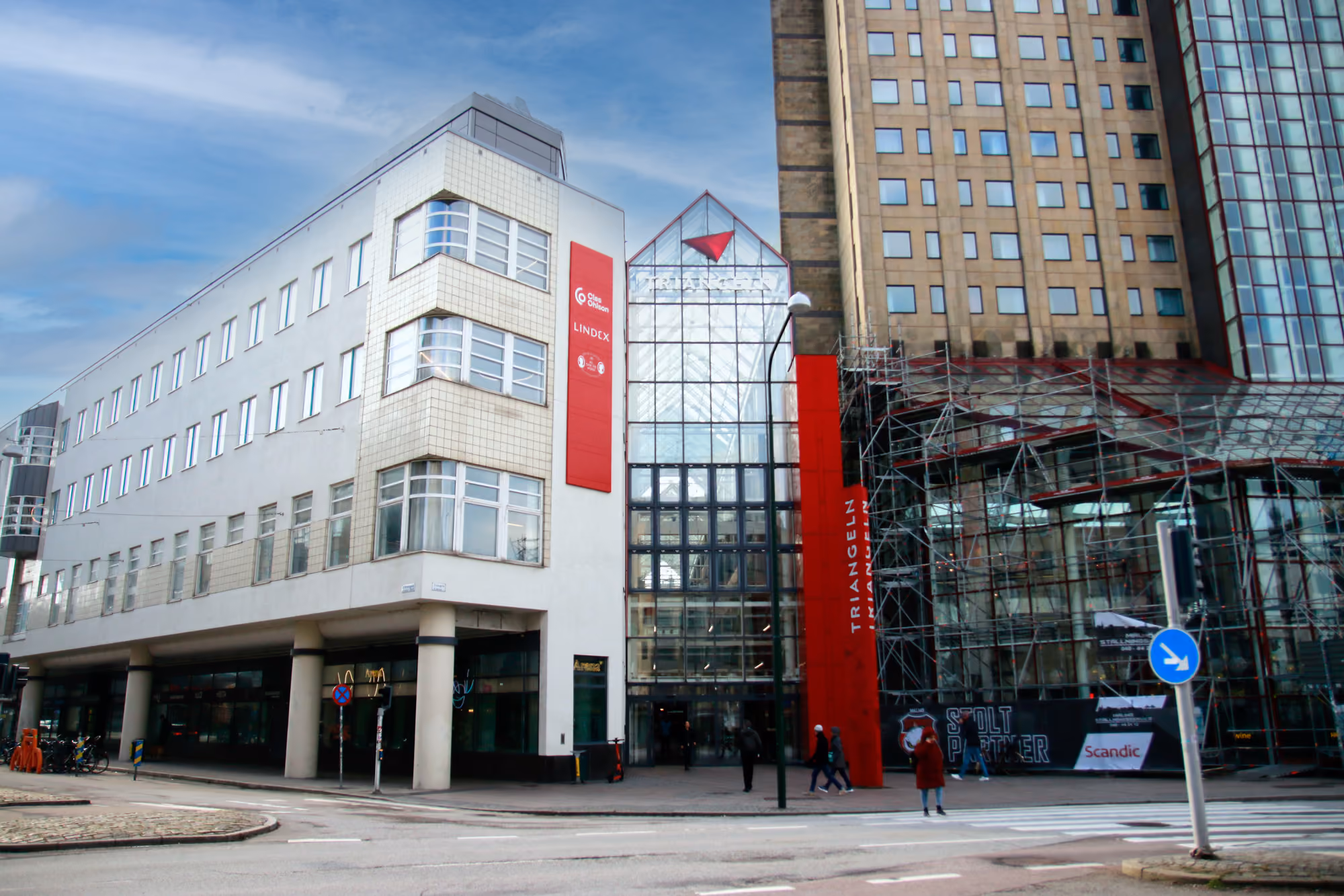 Søstrene Grene i ny kostym på Triangeln