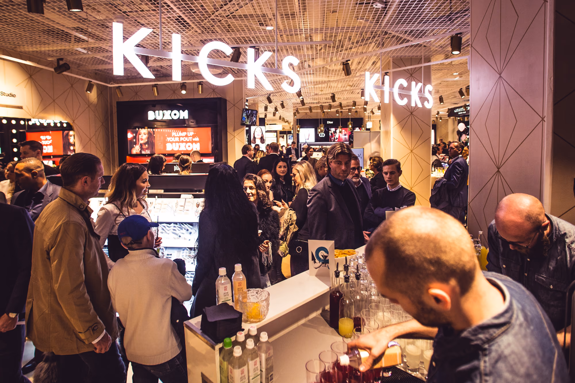 Invigning av Kicks Flagship Store