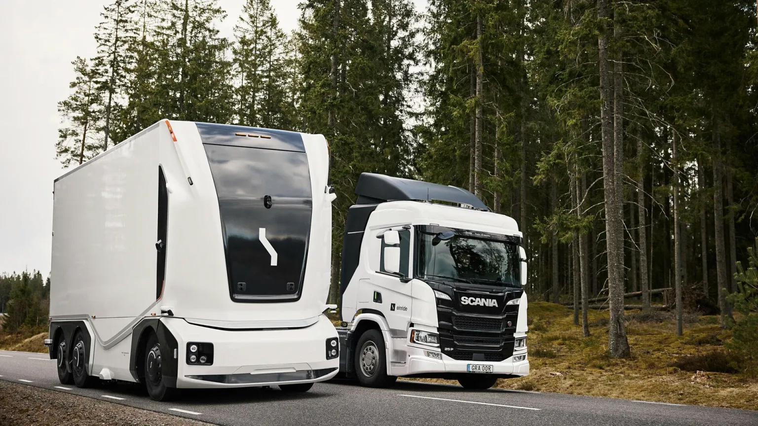 En miljard till självkörande el-lastbilar