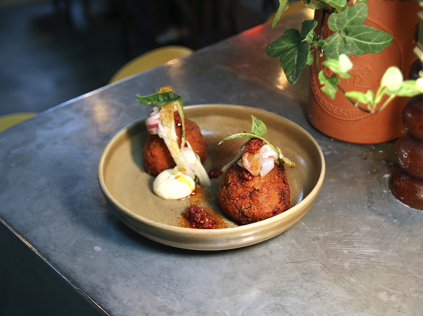 Arancini med ’nduja-vinägrett