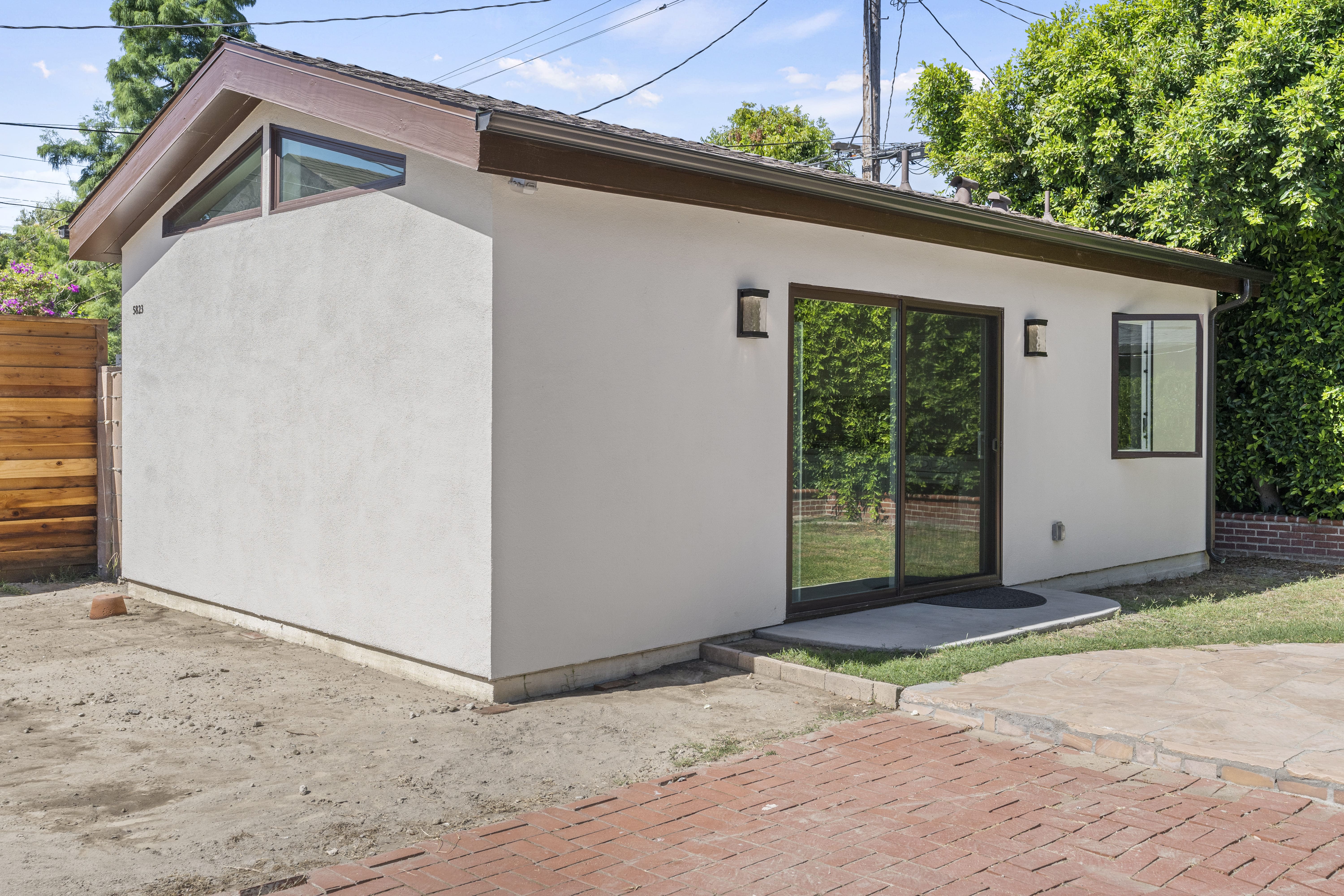 New detached ADU in the backyard of a Los Angeles homeowner
