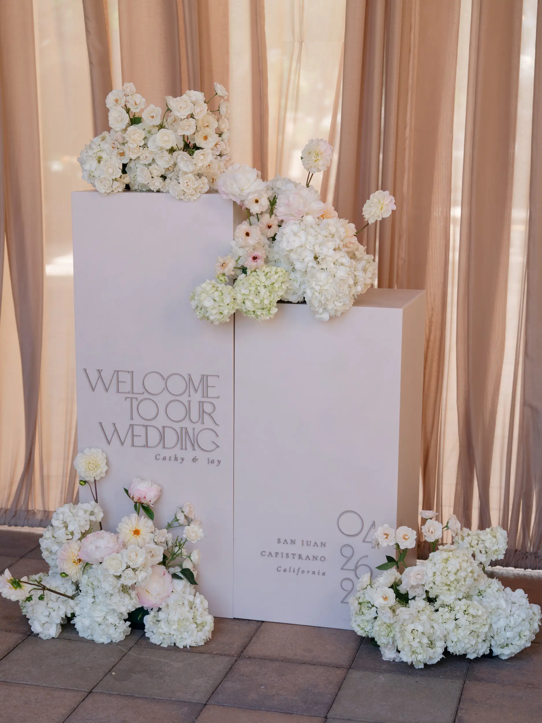 Modern wedding welcome signage.